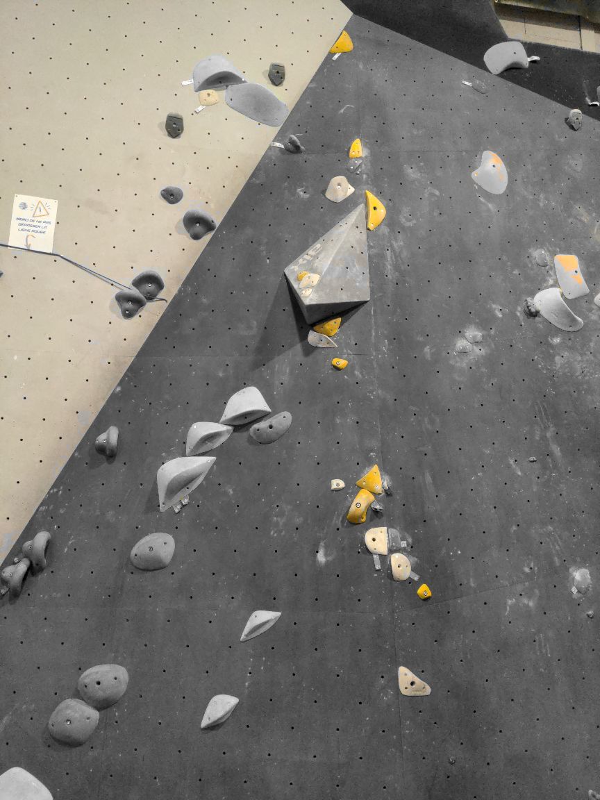 Photographie du bloc coté 6a+ dans le secteur Dalle la salle Bloc Session Nancy.