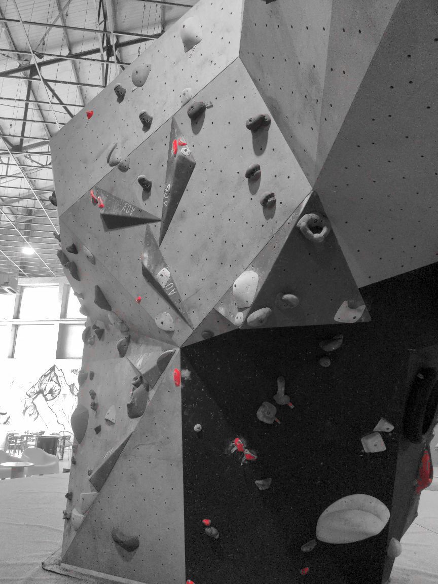 Photographie du bloc coté 7a dans le secteur Arche la salle Bloc Session Nancy.