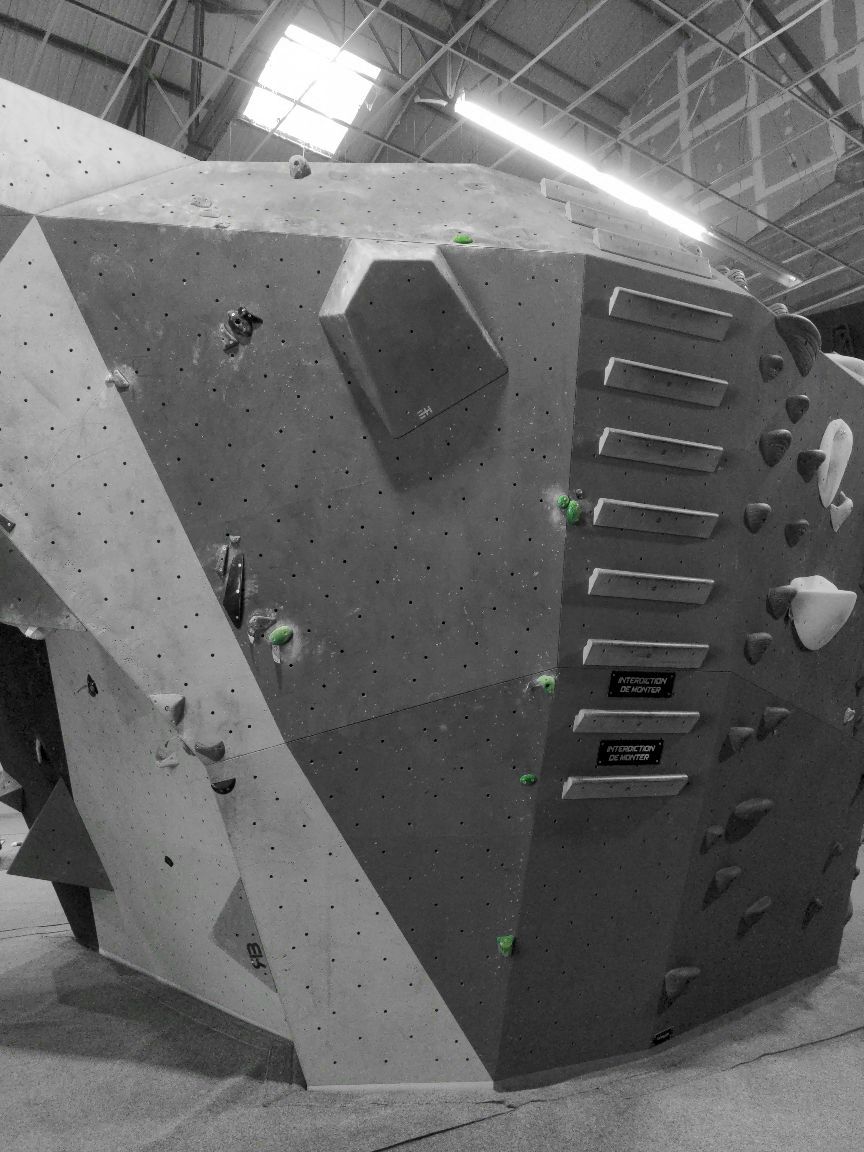Photographie du bloc coté 7a dans le secteur Toboggan la salle Bloc Session Nancy.