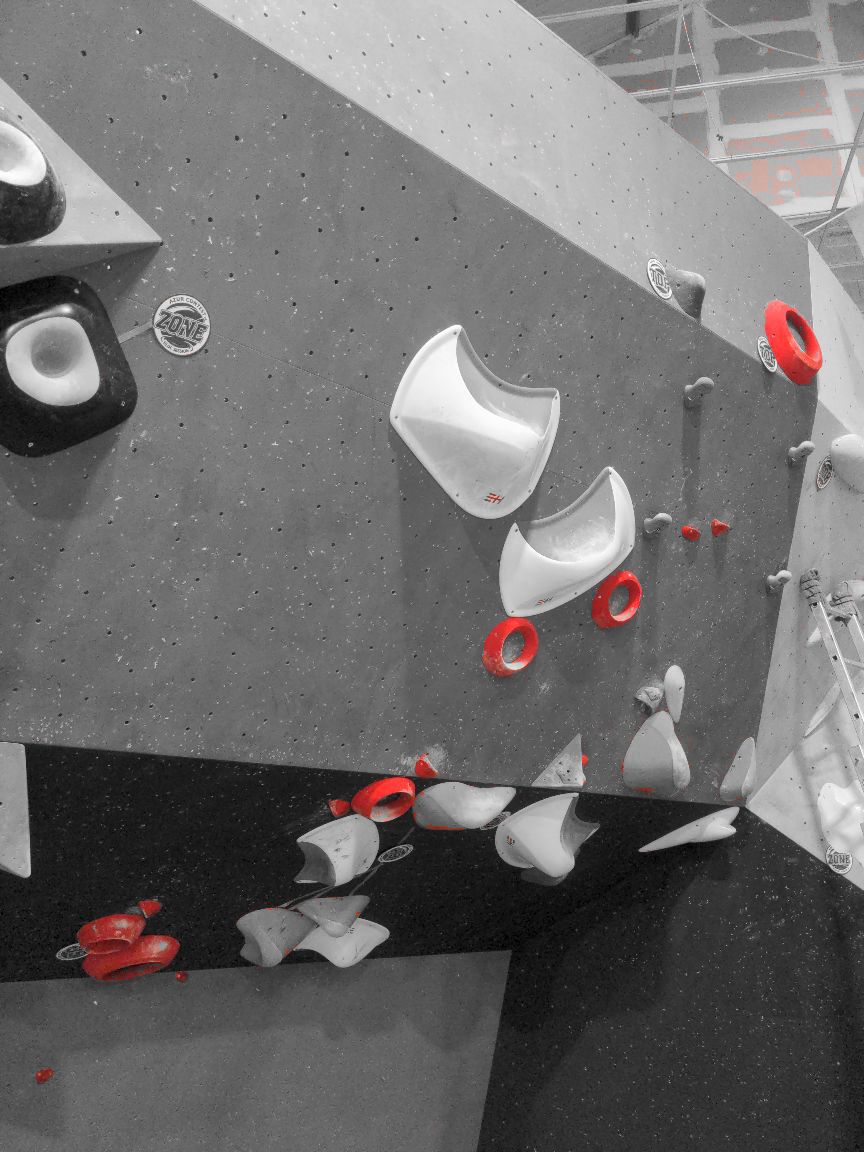 Photographie du bloc coté 7b+ dans le secteur Dévers la salle Bloc Session Nancy.