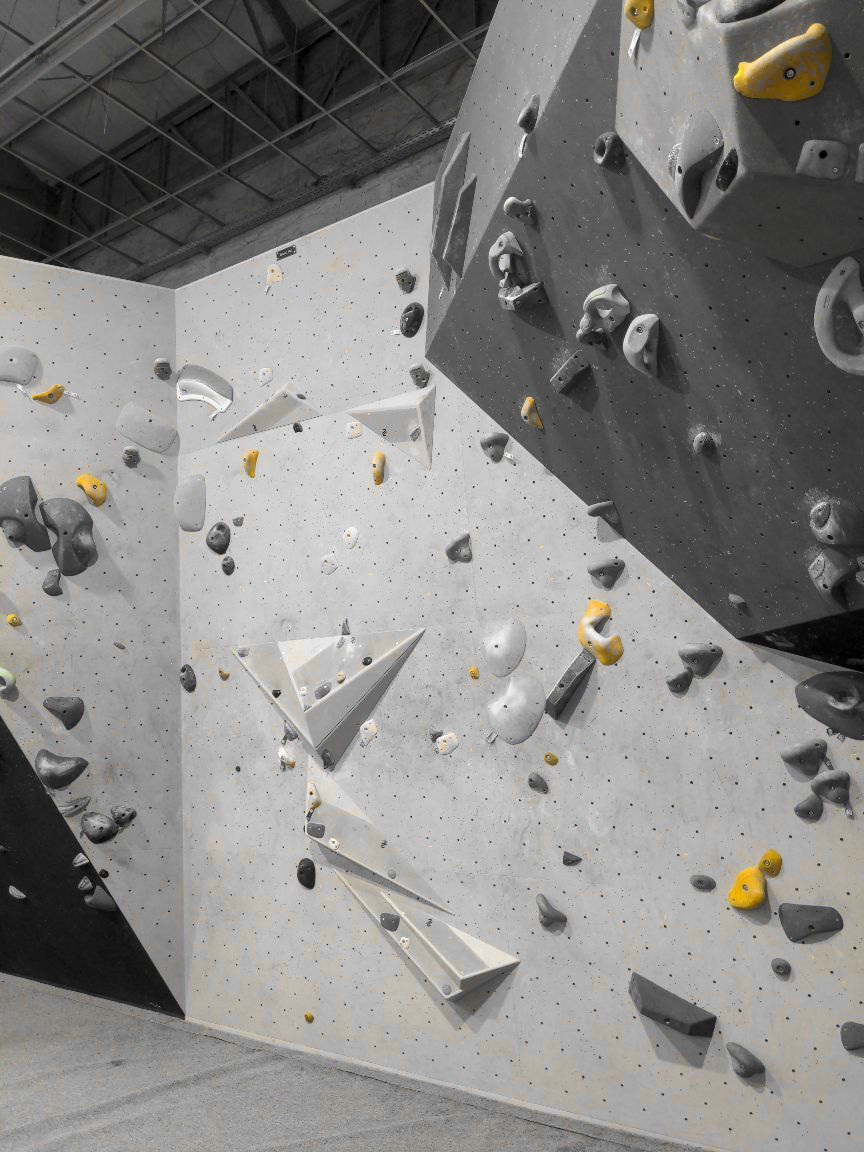 Photographie du bloc coté 6b+ dans le secteur Grand mur la salle Bloc Session Nancy.