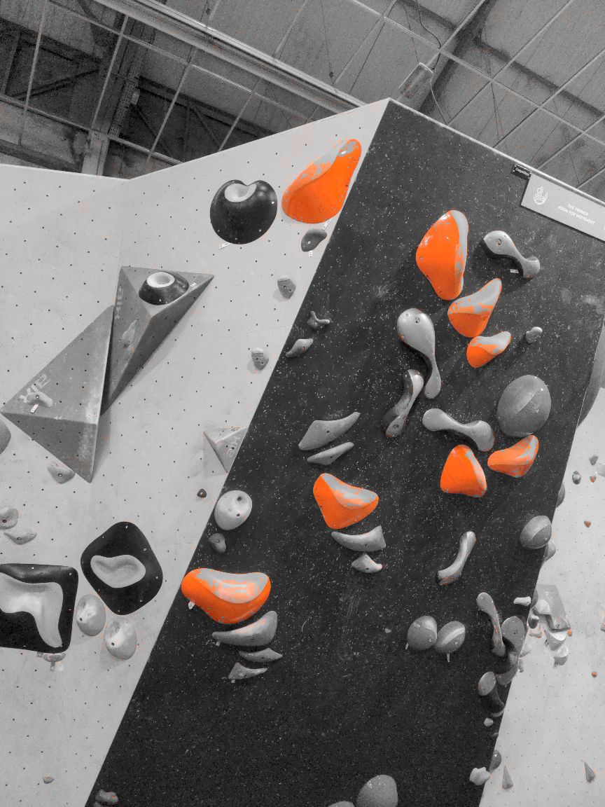 Photographie du bloc coté 7b+ dans le secteur Compétition la salle Bloc Session Nancy.