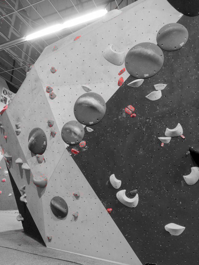 Photographie du bloc coté 6b+ dans le secteur Petit mur la salle Bloc Session Nancy.