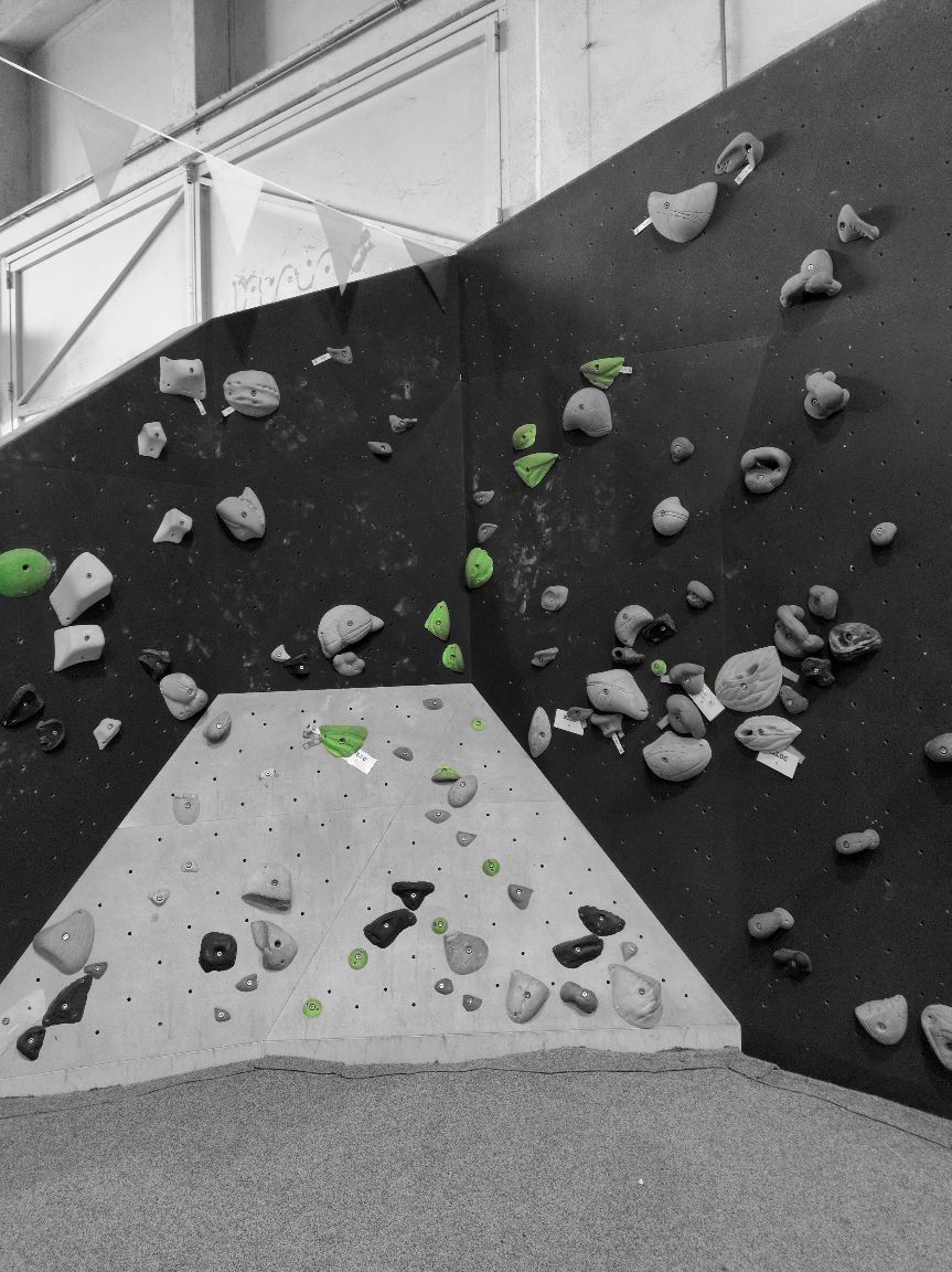 Photographie du bloc coté 2 dans le secteur Initiation la salle Bloc Session Nancy.