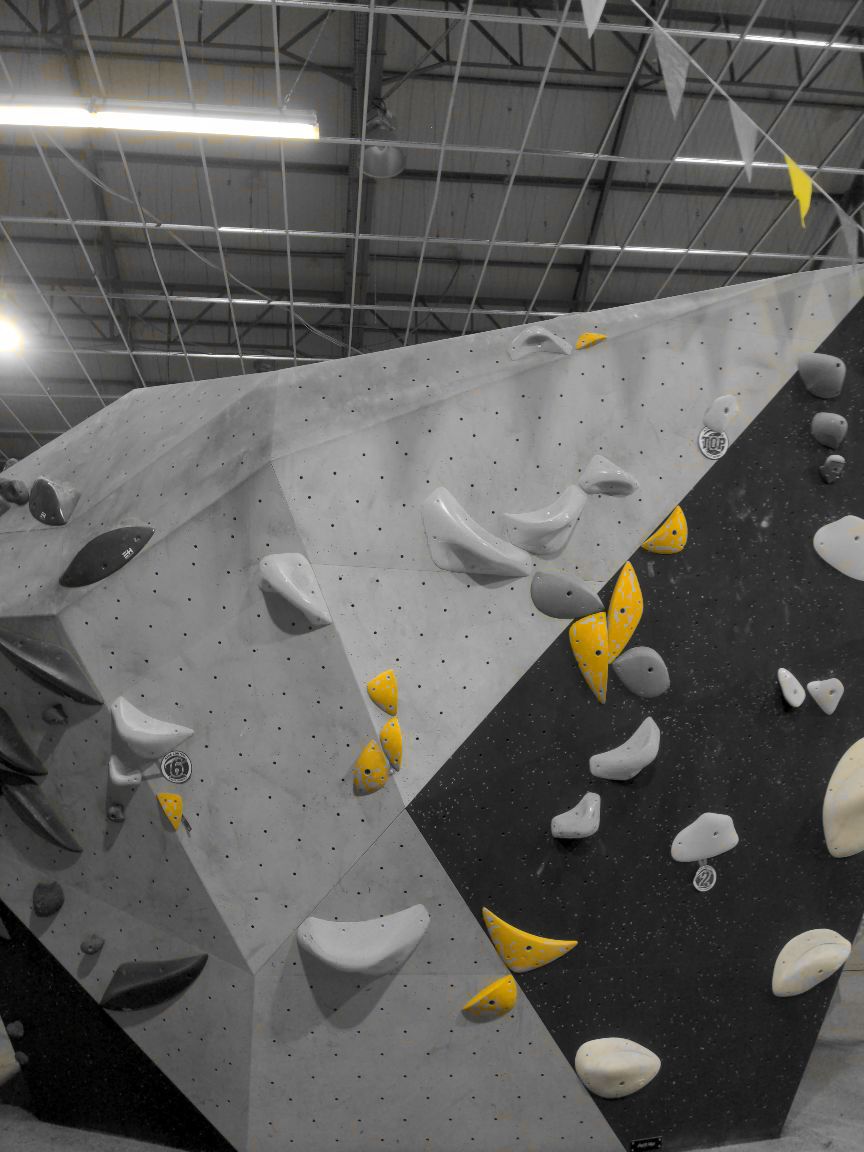 Photographie du bloc coté 6a dans le secteur Petit mur la salle Bloc Session Nancy.