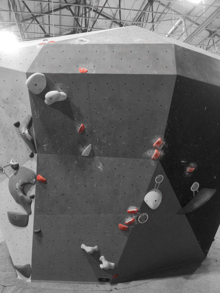 Photographie du bloc coté 7a dans le secteur Karma la salle Bloc Session Nancy.