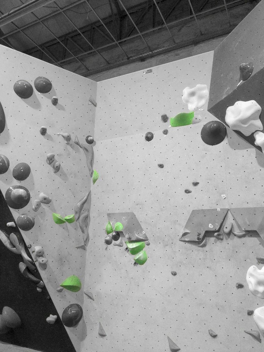 Photographie du bloc coté 6a+ dans le secteur Grand mur la salle Bloc Session Nancy.