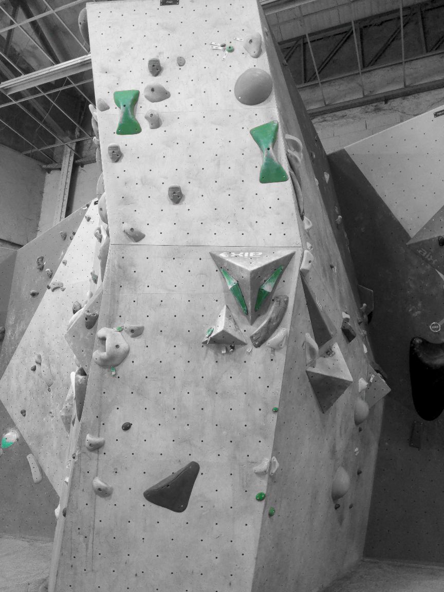 Photographie du bloc coté 6b+ dans le secteur Frigo la salle Bloc Session Nancy.