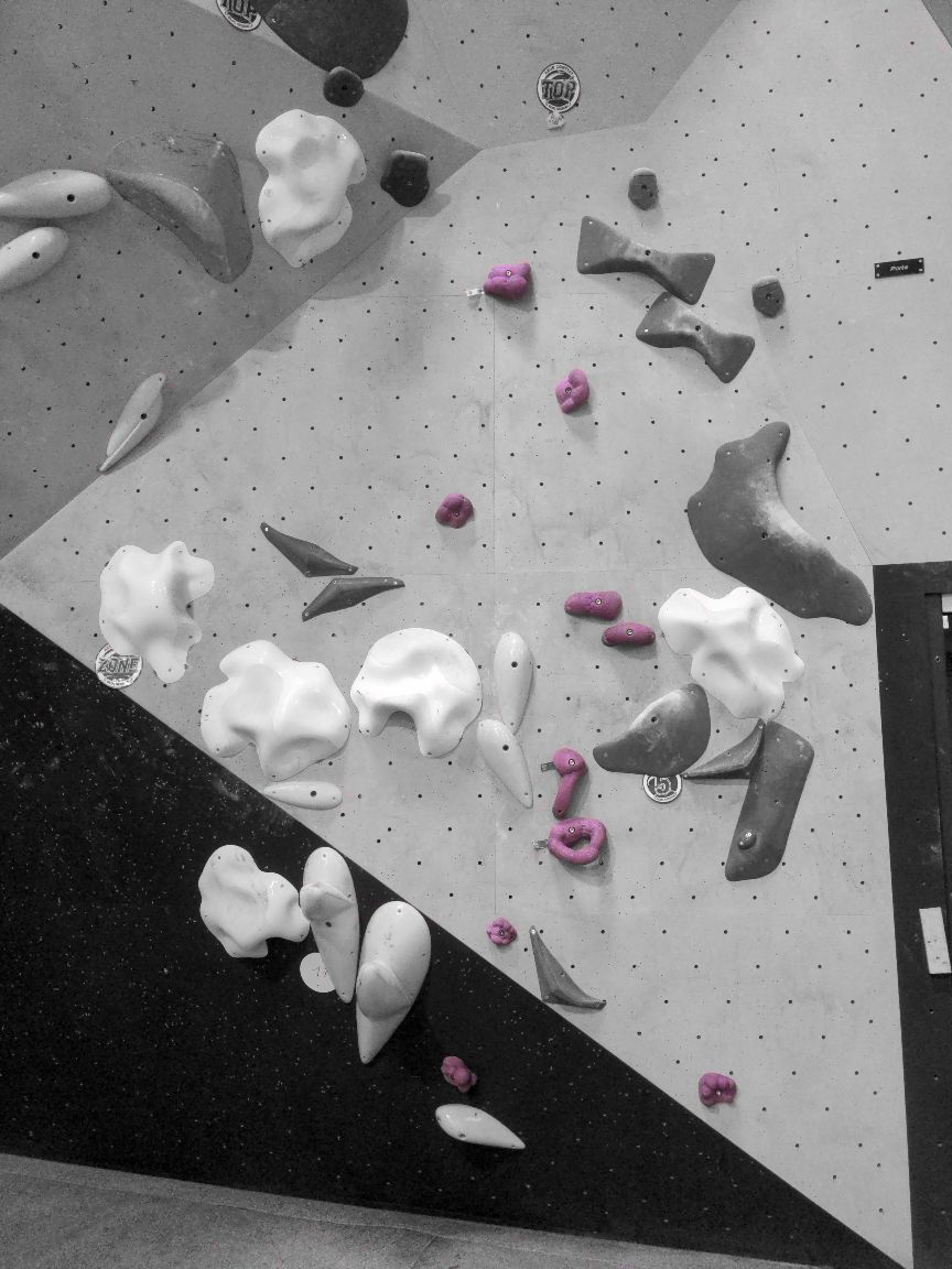 Photographie du bloc coté 2 dans le secteur Porte la salle Bloc Session Nancy.