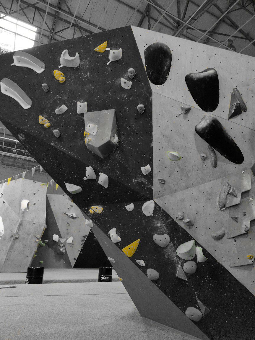 Photographie du bloc coté 6b+ dans le secteur Proue la salle Bloc Session Nancy.